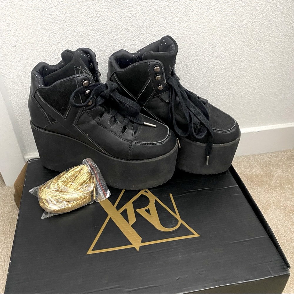 YRU platforms (Qozmo)